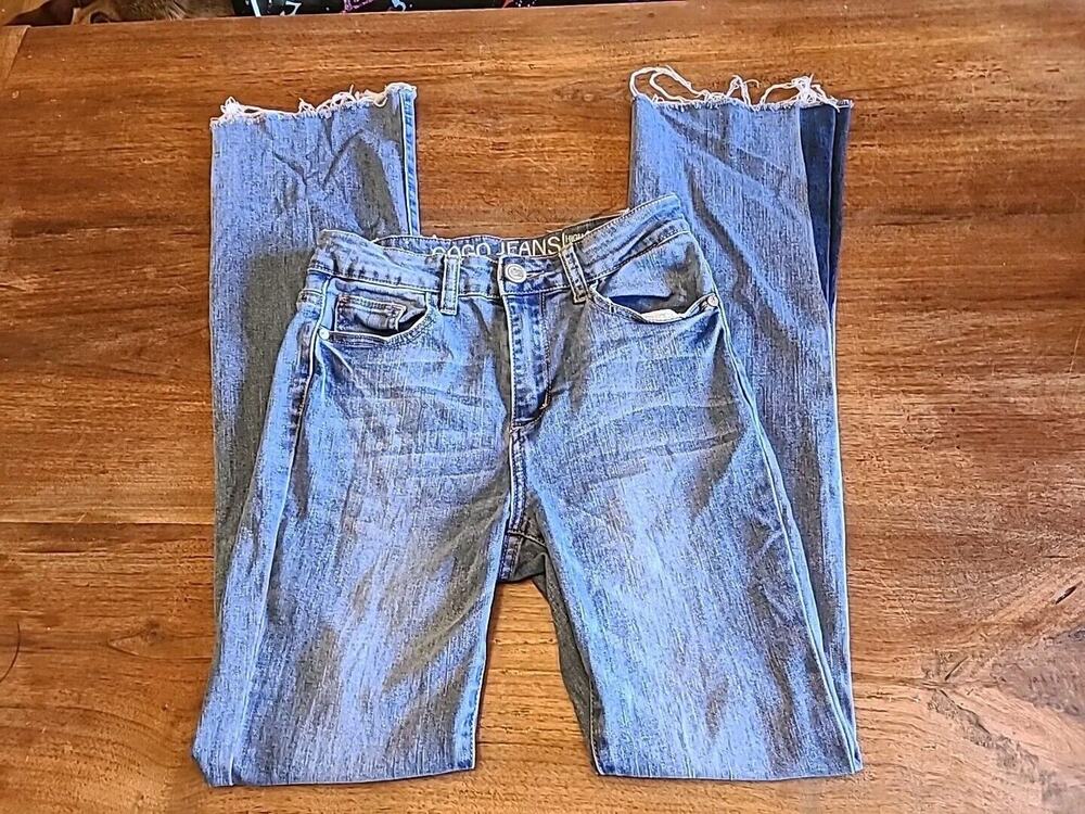 GOGO Women's Juniors Size 7 Blue Flared Leg High Rise Dark Wash Stretch Jeans
